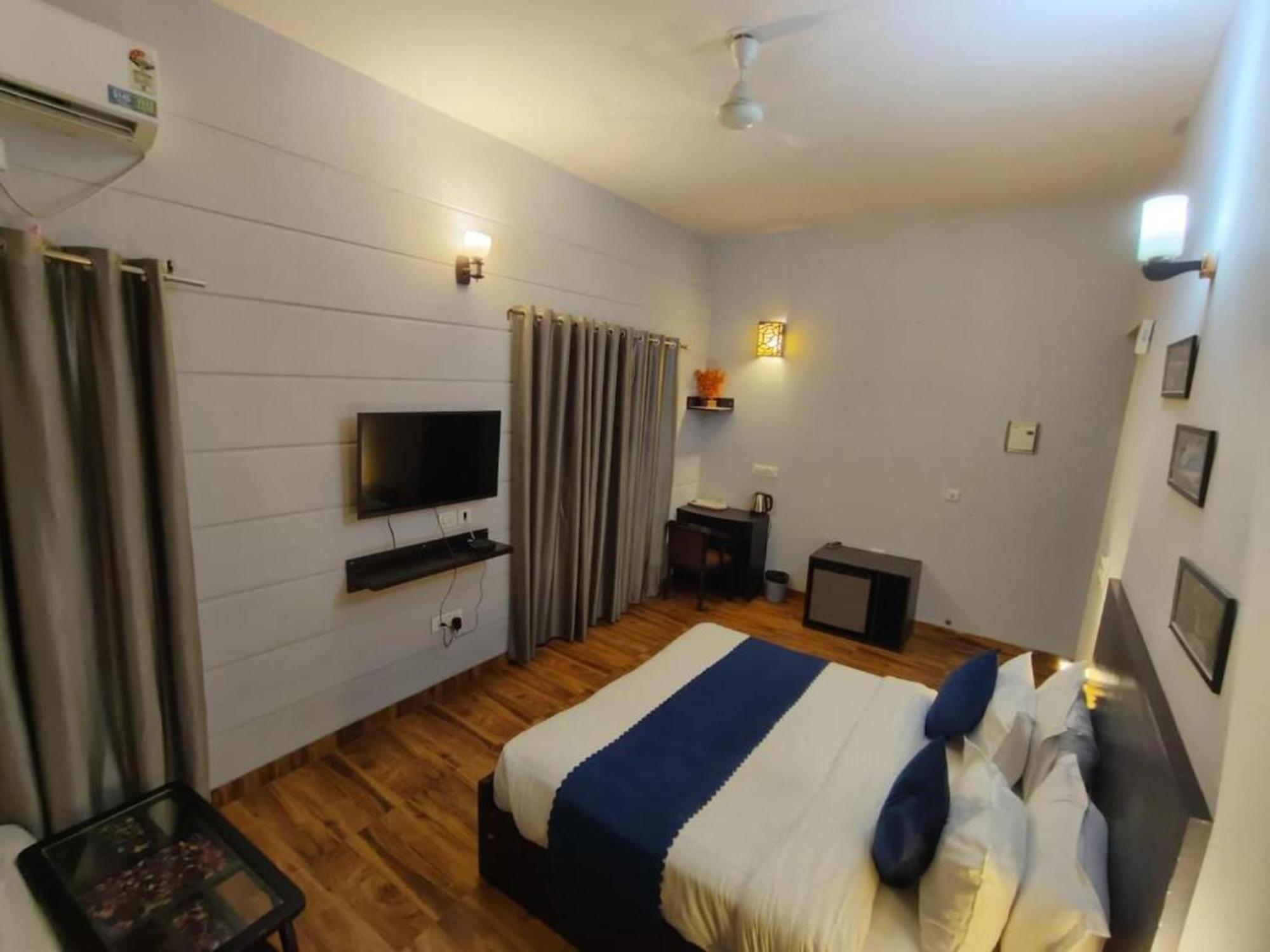 Vrindavan Dreams Hotel And Suites Экстерьер фото