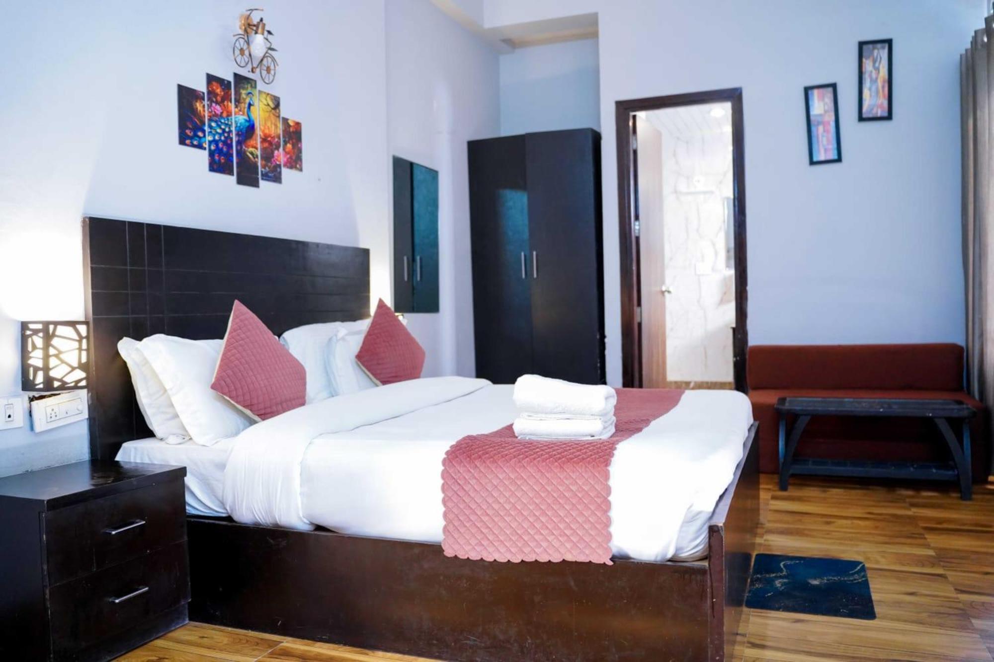 Vrindavan Dreams Hotel And Suites Экстерьер фото