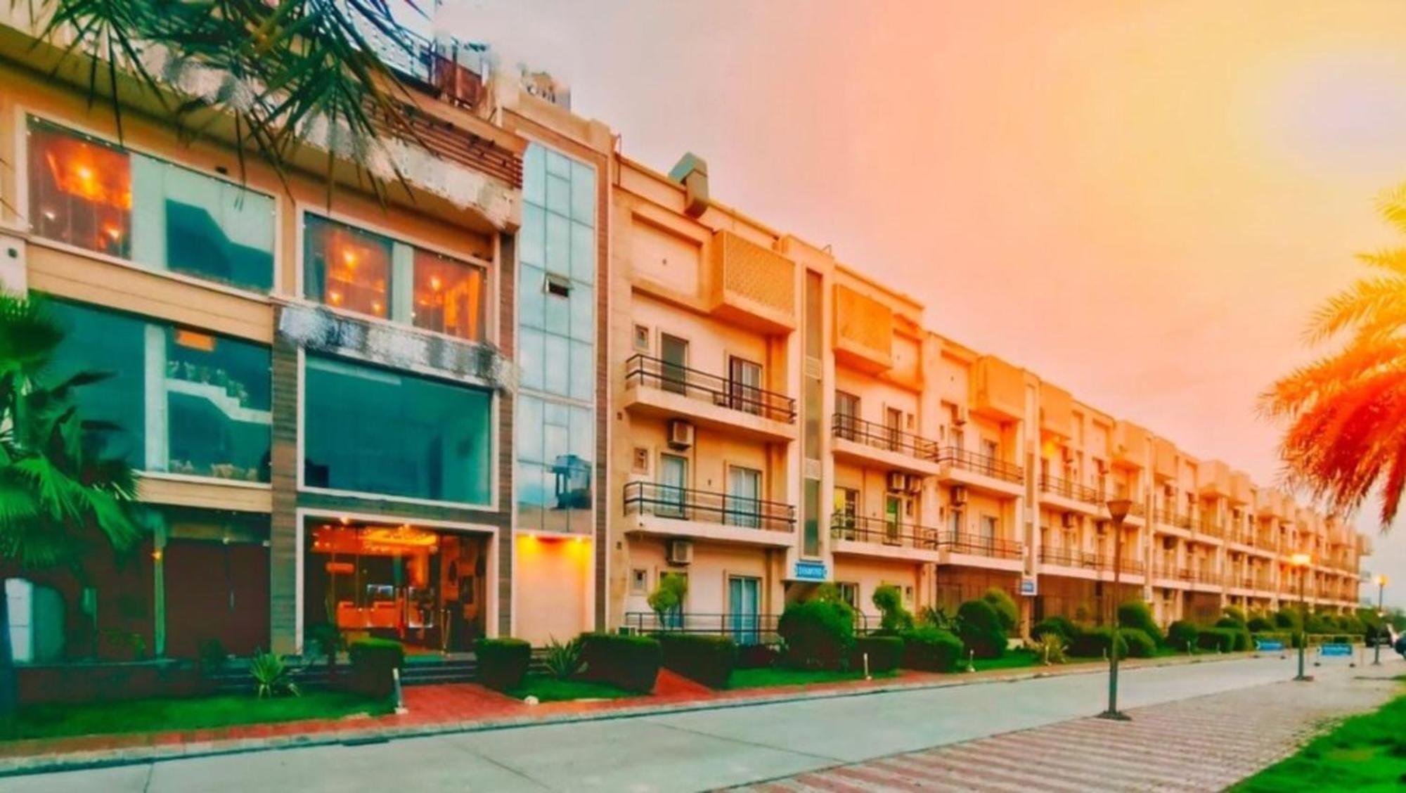 Vrindavan Dreams Hotel And Suites Экстерьер фото